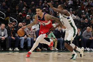 开云官网-武圣：雄鹿自从交易米德尔顿后就走下坡路 他们应该拆队了